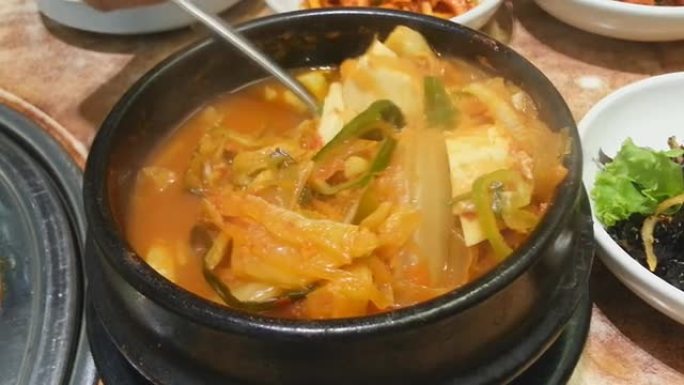 泡菜豆腐汤，韩国料理