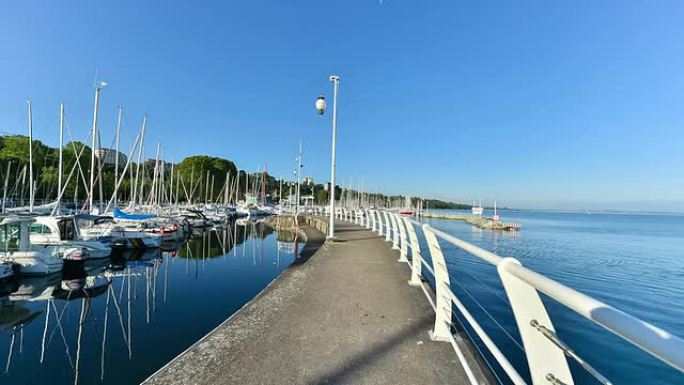 法国湖上的帆船，时间流逝