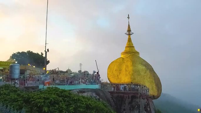 Kyaikhtiyo,golden rock,kyaikyo pagoda at dusk,缅甸