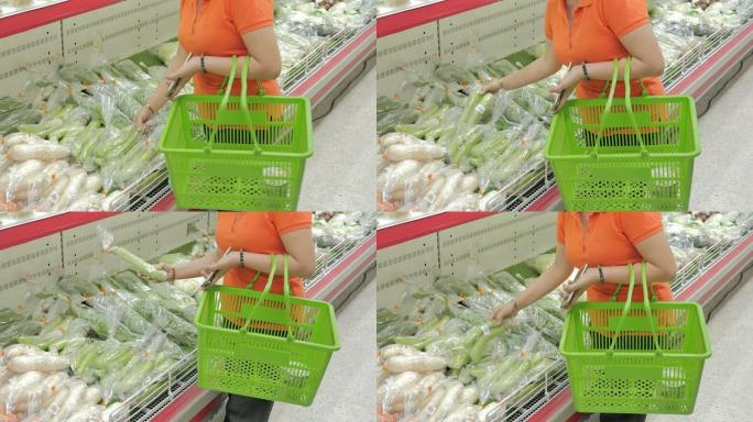 妇女在超市购物水果和蔬菜