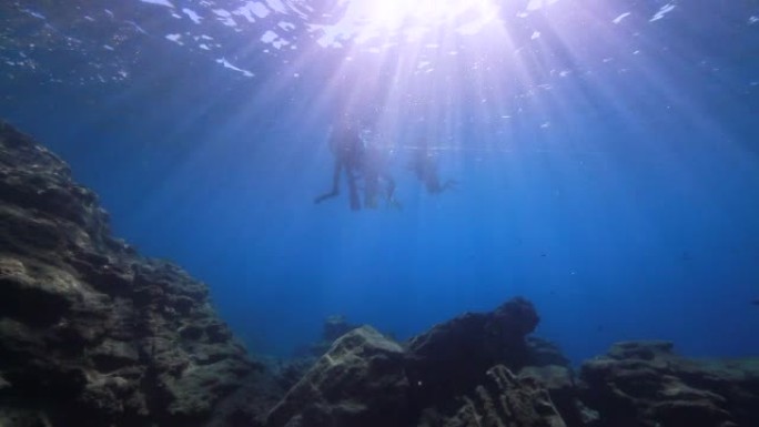 水下的太阳海底丁达尔光