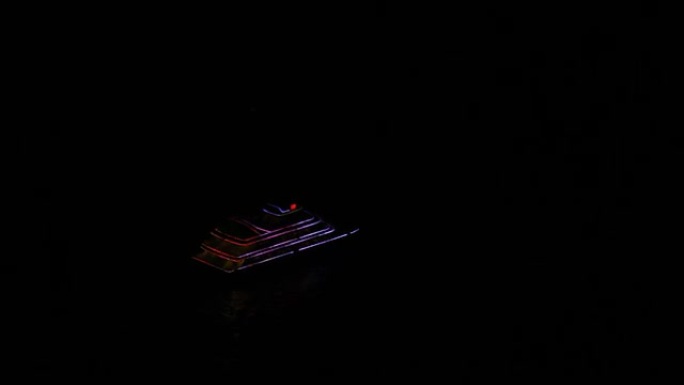 黑色河流中的激光船