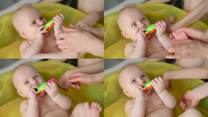 享受沐浴的婴儿玩耍水盆小脚掌