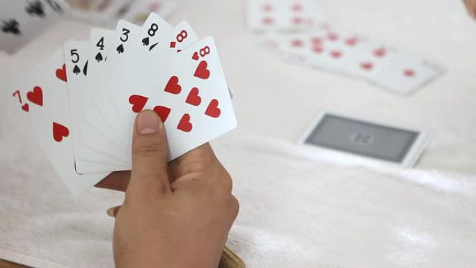 玩拉米纸牌游戏卡赌博体育博彩扑克牌