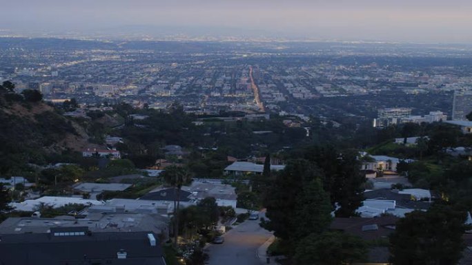 从劳雷尔峡谷（Laurel Canyon）延时黄昏俯瞰比佛利山庄（Beverly Hills）