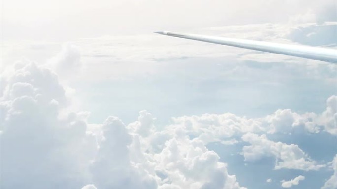云中的飞机