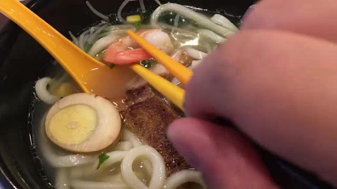 用筷子虾吃日本乌冬面食品