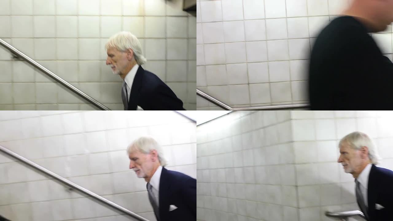 商人在地铁站爬楼梯