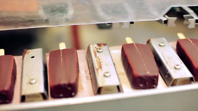 巧克力冰淇淋生产线