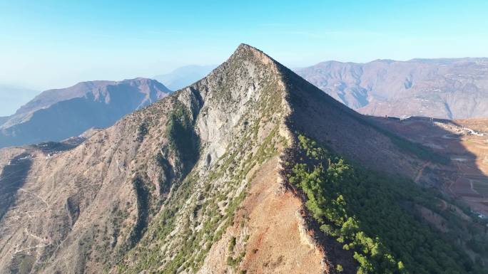 B405航拍蒙姑璧山