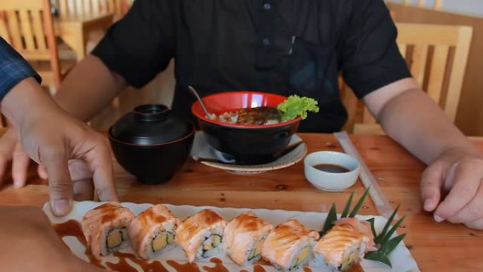 吃日本食物的男人吃日本食物的男人美食寿司