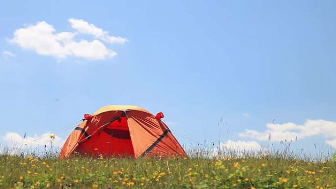 高清：Idyllic山地景观夏令营