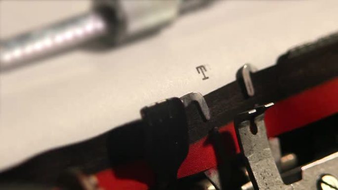 旧打字机写税收一词