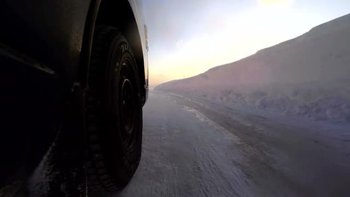 雪地冬季公路行驶行车安全漂移冰雪路面
