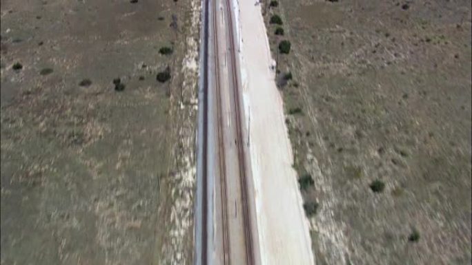 沿着铁路的低空飞行-鸟瞰图-西开普省，西海岸区市政当局，萨尔丹哈湾，南非