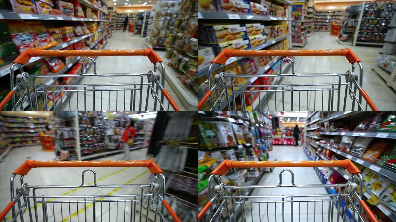 现代超市的内部。模糊的动作。