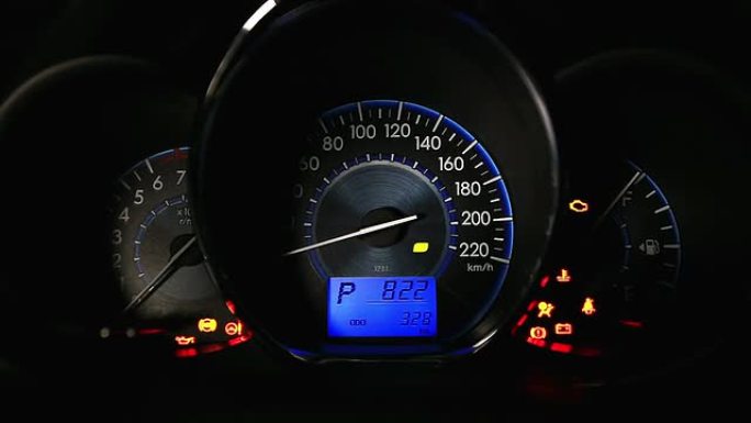 汽车速度计和燃油表
