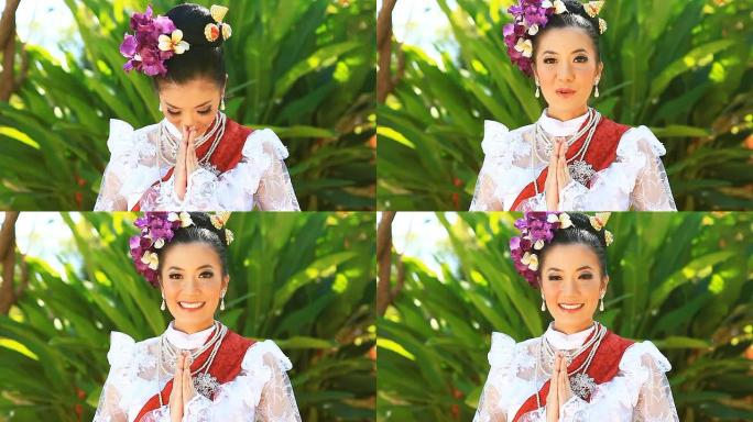 泰国美女展现泰国的问候风格。