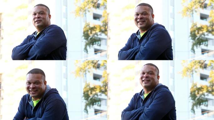 非裔美国人在镜头前微笑