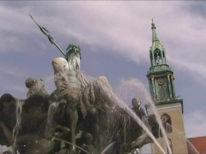 柏林“亚历山大广场”Neptun喷泉