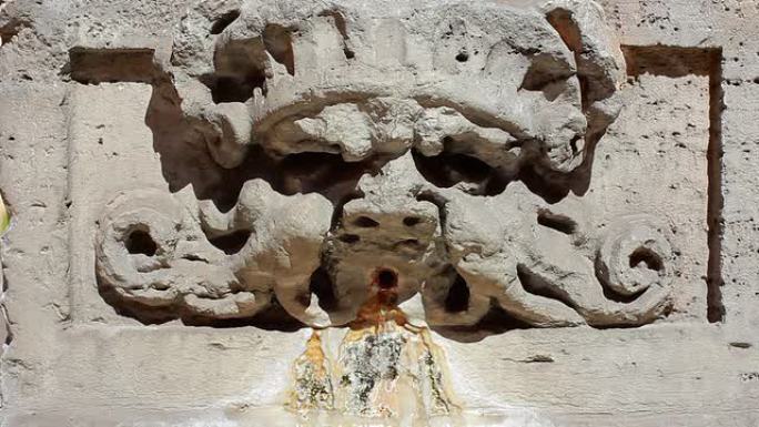 意大利罗马一座古老喷泉的四面