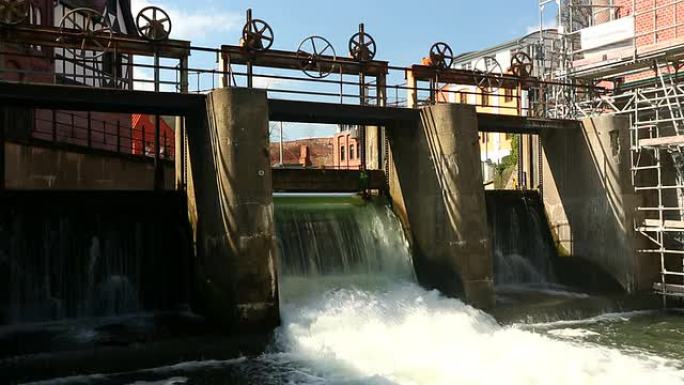 科特布斯的机械堰开闸放水古旧水电站古建