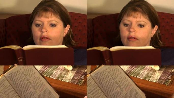 读圣经的女人