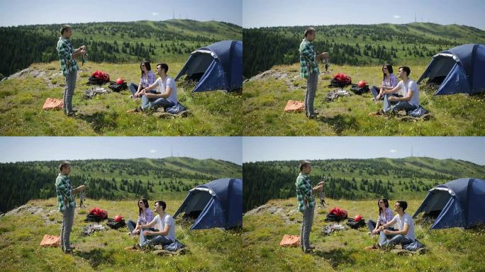 展示登山设备的旅游指南