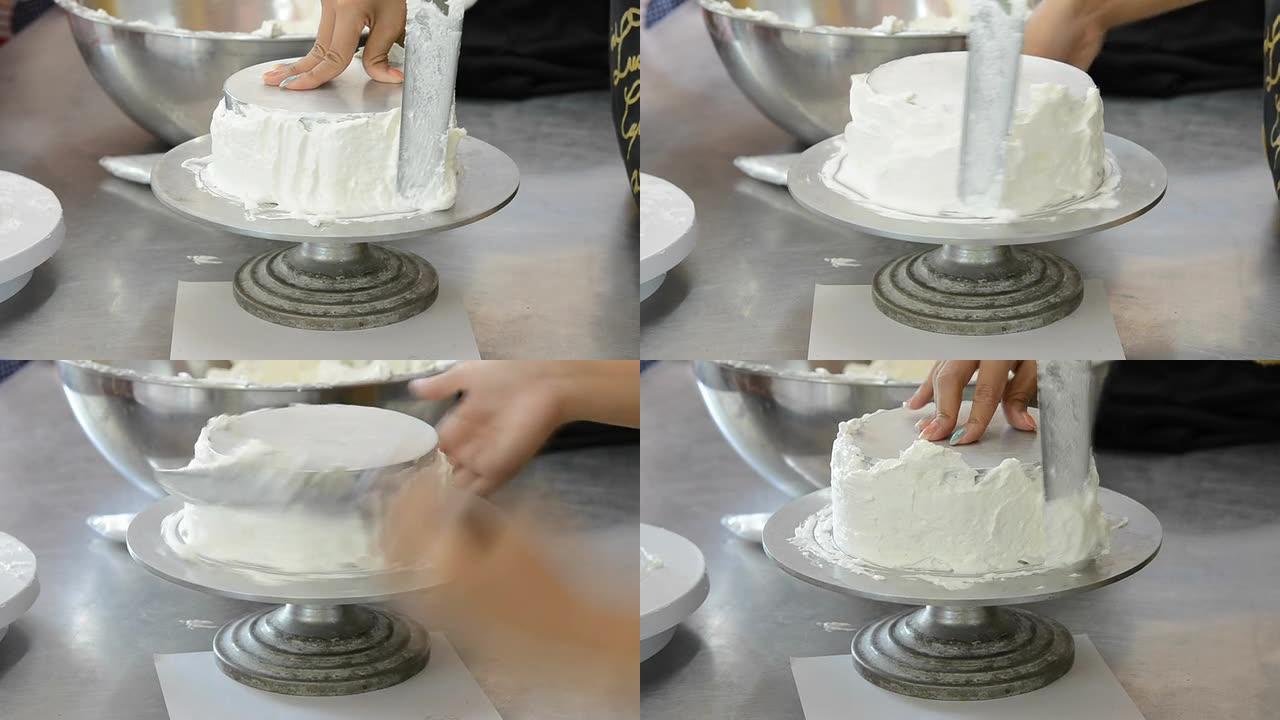 厨师在模型蛋糕上涂奶油