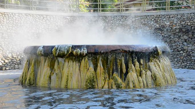 温泉池