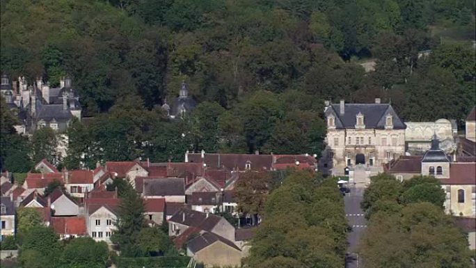 展示坦莱城堡 -- 鸟瞰图 -- 法国阿瓦隆区约讷勃艮第
