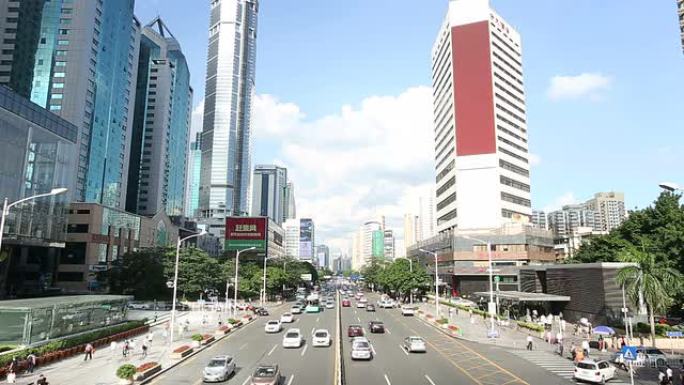 深圳城市街道和现代建筑的繁忙交通，实时。