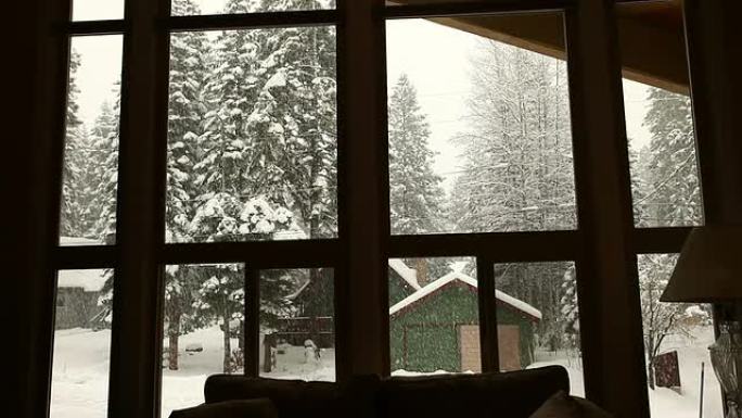 窗户后面下雪
