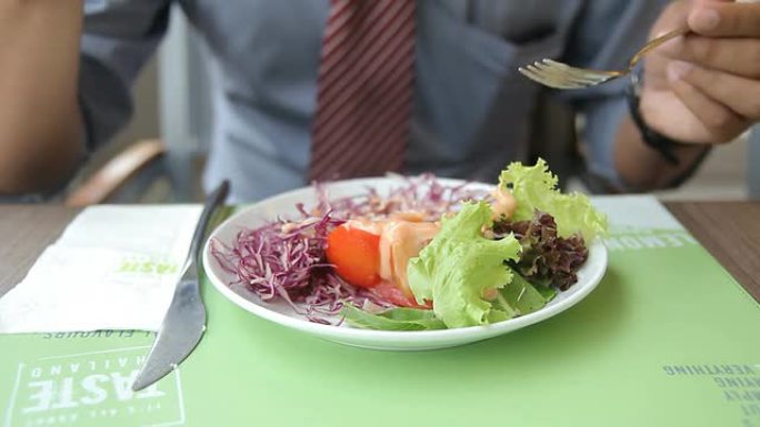 商人吃沙拉