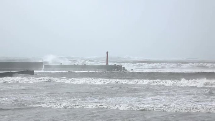 海上风暴灯塔潮水浪潮