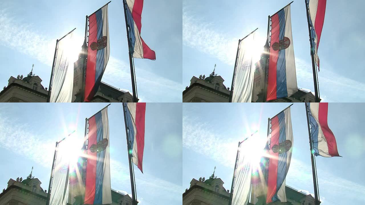 建筑物前的旗帜