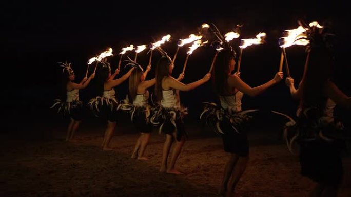 夏威夷传统火草裙舞者