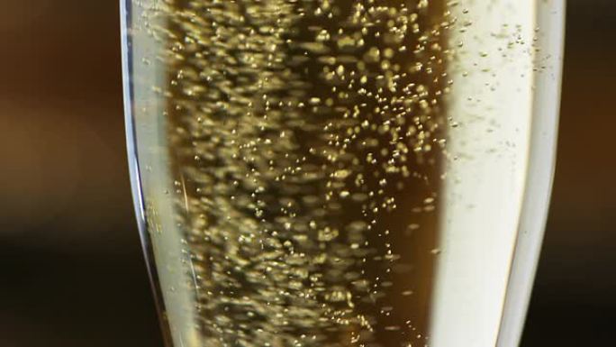 玻璃中的香槟气泡-高速视频