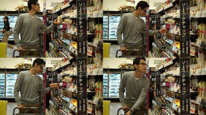 单身男子用购物车购物