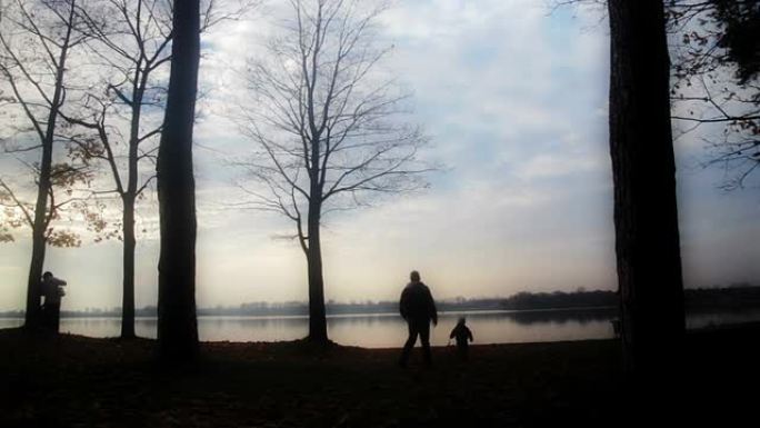 湖边的父子湖边的父子散步