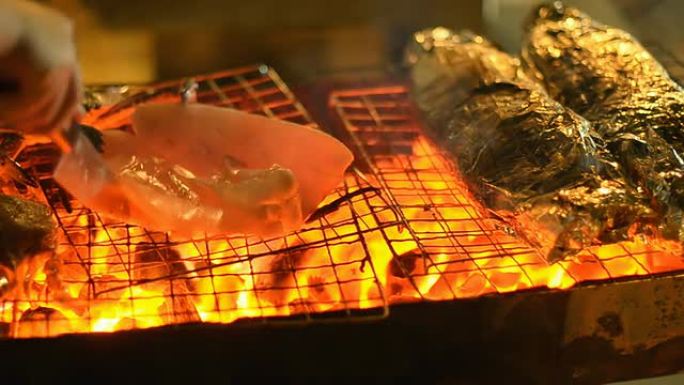平移：海鲜烧烤时切下大鱿鱼