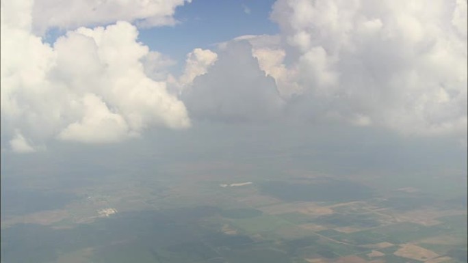 穿越云层-鸟瞰图-俄克拉荷马州，哈蒙县，美国