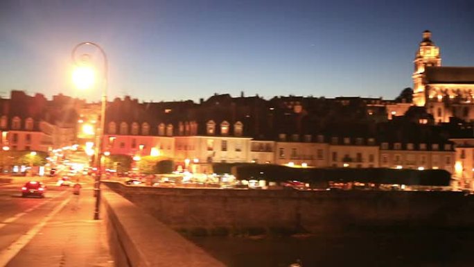 高清摇摄：Blois城市景观和法国大教堂夜晚
