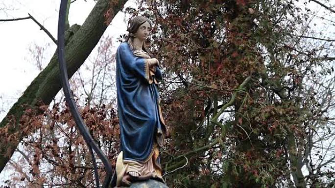 圣母玛利亚雕像，圣亚纳士教堂，Wilanow公园，华沙波兰