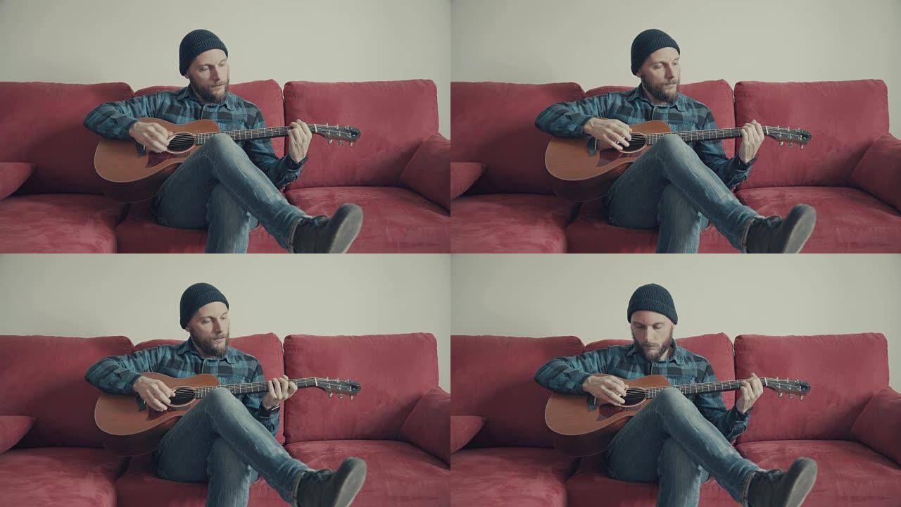 原声吉他手在沙发上弹吉他