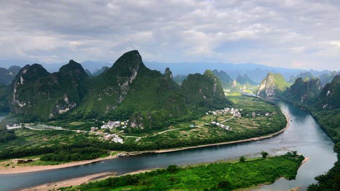 丘陵和蜿蜒的河流