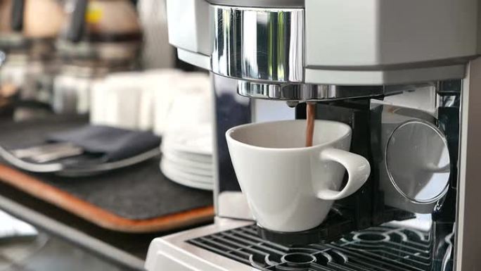 用机器煮咖啡机器煮咖啡