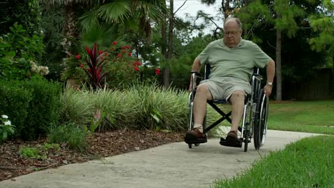 坐轮椅的老人关爱老年敬老院养老院空巢老人