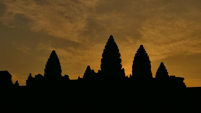 柬埔寨吴哥窟寺庙的日出剪影