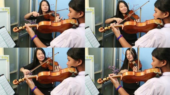 小提琴家和学生一起演奏小提琴